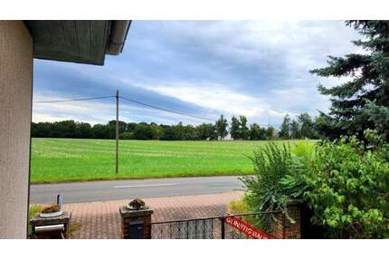Einfamilienhaus mit Fernblick am Ortsrand – 6 Zimmer, Garten & 2 Garagen - Meineweh Weickelsdorf