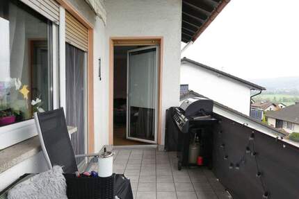 AUMÜLLER-Immobilien- Freundliche 3-Zi-EG-Wohnung mit Balkon und Garage, in Wächtersbach-Stadt