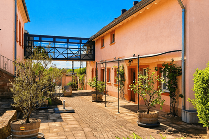 Haus zum Kaufen in Burrweiler 1.250.000,00 € 730 m²
