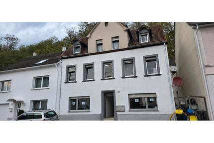 Mehrfamilienhaus und Nebengebäude - Dillingen (Saar)
