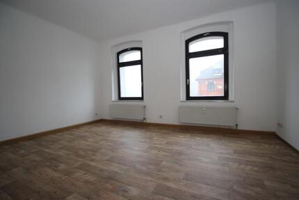 **Stabile und CO² neutrale Heizkosten!! Renovierte 2-Zimmer-Wohnung mit Dusche zu vermieten** - Rosenbach/Vogtland