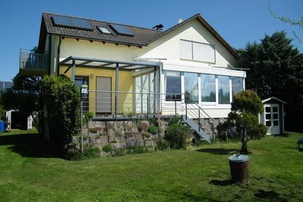 Einfamilienhaus mit zwei Wohneinheiten und großem Grundstück - Starzach