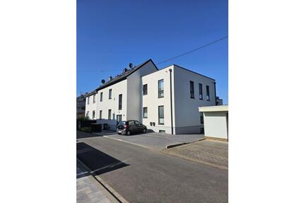 Moderne, helle Souterrain Wohnung mit eigener Oase plus Gartenanteil - Wiesbaden Biebrich