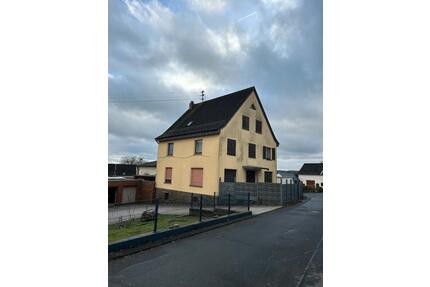 Großes Haus, großes Potenzial. Ausbau zu 5 Parteien möglich - Anhausen