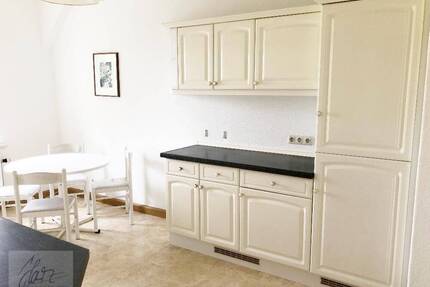 ***GROßZÜGIGES WOHNEN MIT WOHLFÜHLFAKTOR*** - attraktive 3-Raumwohnung mit großer Einbauküche und Tageslichtbad mit Wanne und Dusche - frei ab August - Riesa Innenstadt