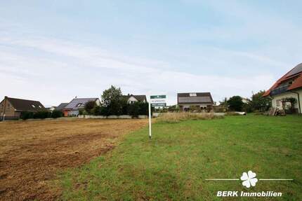 BERK Immobilien - Traumgrundstück in ruhiger Wohnlage von Altenstadt - auch bebaubar mit zwei DHH