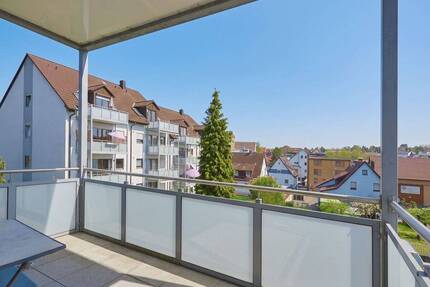 Sonnige Wohnung mit großem Balkon und viel Gestaltungspotenzial - Magstadt