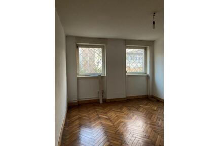 Schönes Zimmer mit zwei Fenstern im Souterrain - Saarbrücken St. Arnual