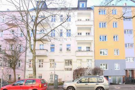Charmante 2-Zimmer-Altbauwohnung mit großem Balkon im schönen Berlin-Steglitz