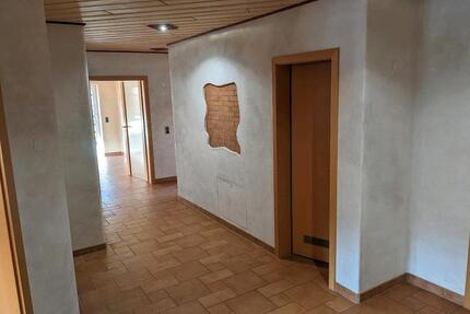 Wohnung zu vermieten - 910,00&nbsp;EUR Kaltmiete, ca.&nbsp; 132,00&nbsp;m&sup2; in Adelshofen (PLZ: 91587)