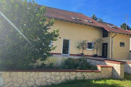 Ein Raumwunder!! Freistehendes 2-3 Familienhaus in ländlicher Gegend von Rehlingen-Siersburg zu verkaufen -Nähe Frankreich-