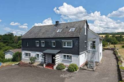 Haus zum Kaufen in Beltheim Schnellbach 239.000,00 € 302.07 m² - Beltheim / Schnellbach