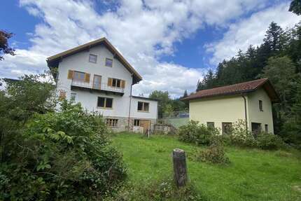 Haus zum Kaufen in Bayerisch Eisenstein 268.000,00 € 320 m²