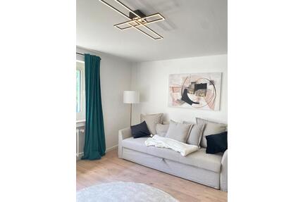 Hochwertig kernsanierte und komplett möblierte 1-Zimmer-Wohnung - München Schwabing-Freimann