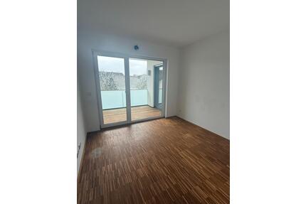 Gut ausgestattete 3-Zimmer-Wohnung mit Balkon und großartiger Verkehrsanbindung - Hofkirchen