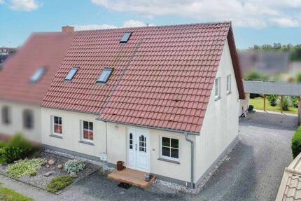 Modernisierte Doppelhaushälfte mit Anbau, Photovoltaik und schönem Garten in Tribsees