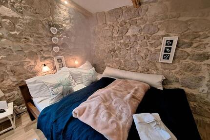 Steinhaus Makarska Dalmatien - 130,00&nbsp;EUR Kaltmiete, in Köln (PLZ: 50996) Rodenkirchen