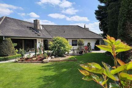 Stilvolles Einfamilienhaus mit Einliegerwohnung auf traumhaftem Grundstück - Eiterfeld Großentaft