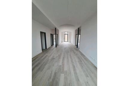 Geräumige 4-Raum-Wohnung zu vermieten - Burg