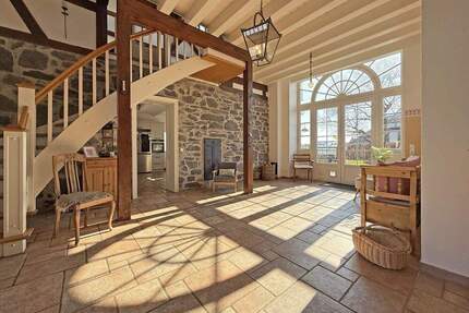 Sonnenverwöhnt & großzügig: Hochwertig ausgebaute Scheune mit eigenem Garten - Hungen Villingen