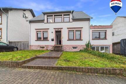 Charmantes Wohnhaus mit Balkon, Garten und Ausbaupotenzial - Weiskirchen / Rappweiler