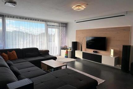 Attraktive 4-Zimmer-Wohnung mit Balkon, EBK und Privatparkplatz - Bremen Hemelingen