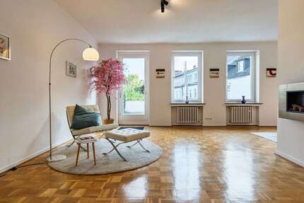 Haus zum Mieten in Düsseldorf 6.000,00 € 323 m²