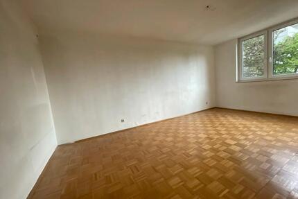 Frisch renoviert: ansprechende 2-Zimmer-Wohnung mit Balkon und Einbauküche - München Hadern