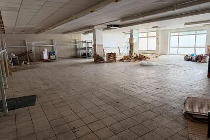 Große Lagerhalle zu vermieten - 4,00&nbsp;EUR Kaltmiete, ca.&nbsp; 800,00&nbsp;m&sup2; in Wendeburg (PLZ: 38176)