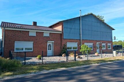 Resthof in Alleinlage - 999.000,00&nbsp;EUR Kaufpreis, ca.&nbsp; 250,00&nbsp;m&sup2; in Süderhastedt (PLZ: 25727)