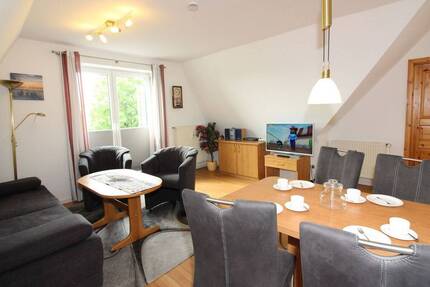 Gut geschnitene Ferienwohnung unter Reet - 3 Zimmer mit Balkon - Erholung pur an der Nordesseküste! - Butjadingen Burhave