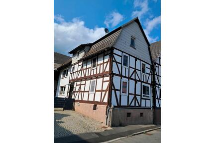 Haus mit Scheune zu verkaufen - 80.000,00&nbsp;EUR Kaufpreis, ca.&nbsp; 140,00&nbsp;m&sup2; in Waldkappel (PLZ: 37284)