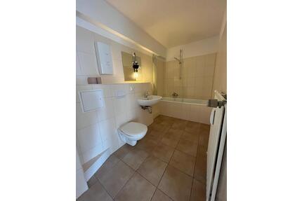 23758 OldenburgHolstein - vorne Fußgängerzone - hinten Parkplatz - Oldenburg in Holstein