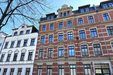 Vermietete 2-Raumwhg. in zentrumsnaher Lage! Großer Südbalkon, EBK, Tageslichtbad u. Stpl.! - Zwickau Innenstadt