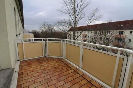 Für Singles und Paare: Tolle Zweiraumwohnung mit Balkon in ruhiger Lage - Merseburg