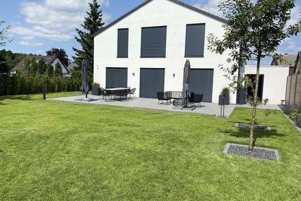 Haus zum Kaufen in Duisburg 1.250.000,00 € 199 m²