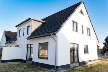 Grillsaison auf der eigenen Terrasse starten: Neubau-Doppelhaushälfte in begehrter Lage - Rostock Lichtenhagen