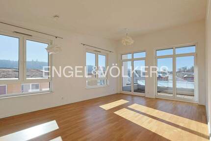 Wohnen mit Stil: Lichtdurchflutete 4-Zimmer-Wohnung mit großem Balkon - Böblingen