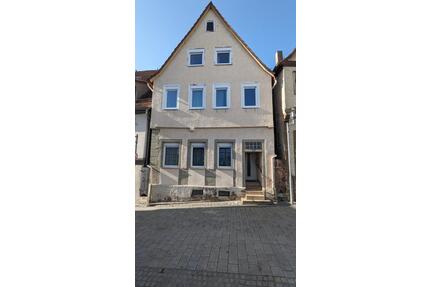 Fachwerk-Einfamilienhaus - 239.000,00&nbsp;EUR Kaufpreis, ca.&nbsp; 130,00&nbsp;m&sup2; in Vaihingen an der Enz (PLZ: 71665)