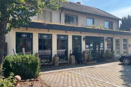 Mehrzweckimmobilie: Wohn- und Geschäftshaus mit verpachtetem Restaurant und freier Wohneinheit. - Burgebrach