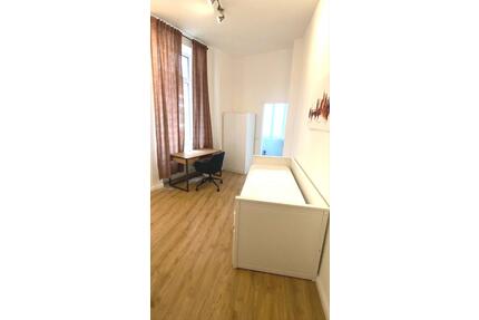 Möbliertes WG-Zimmer mit eigenem Bad !!! Wohnen mitten im Leben, fußläufig zum Main - Frankfurt am Main Innenstadt 1