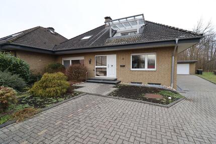 Charmante 3-Zimmer Dachgeschosswohnung mit Einbauküche und Balkon - Bad Rothenfelde