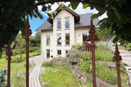 Haus zum Kaufen in Linz am Rhein 549.000,00 € 179 m²