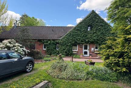 Familienhaus gesucht? Gefunden! Hübsches Rotsteinhaus mit parkähnlichem Grundstück in Schiffdorf-Wehdel.