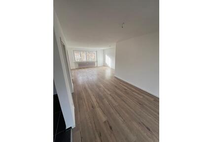 Schöne renovierte 114 qm Wohnung - 5 Zimmer - Feldkirchen