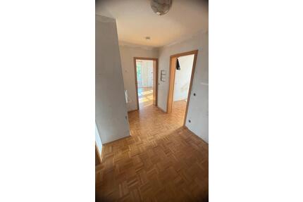 Helle 3-Zimmer-Wohnung mit Südbalkon - Homberg (Ohm)