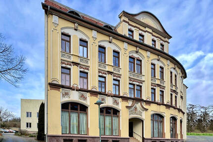 MEHRFAMILIENHAUS UND GEWERBEEINHEITEN IN OSCHERSLEBEN (BODE)