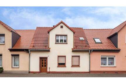 Günstiges Zweifamilienhaus mit Innenhof und Ausbaupotenzial in ruhiger Lage von Zörbig