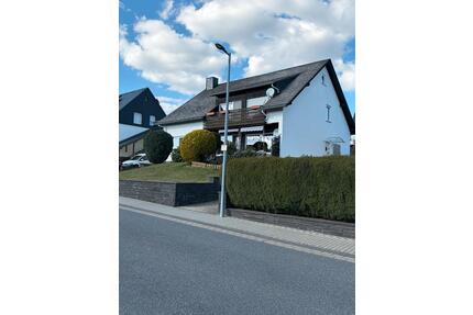 Zwei Familienhaus - 299.000,00&nbsp;EUR Kaufpreis, ca.&nbsp; 185,00&nbsp;m&sup2; in Mayen (PLZ: 56727)