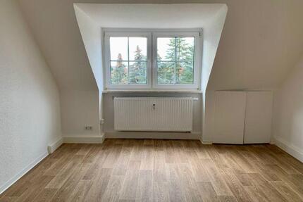 Sanierte 2-Zimmer-Dachgeschosswohnung in Bauhausnähe - Dessau-Roßlau
